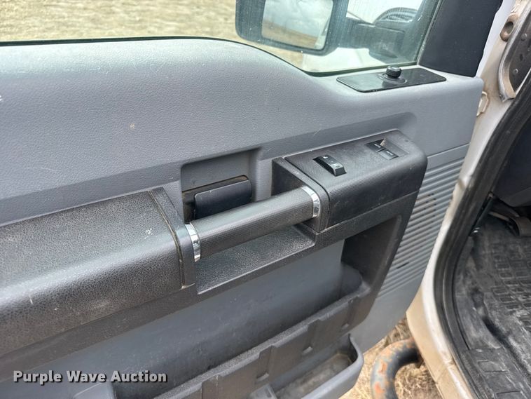 image for item FB7105 2016 Ford F250 Super Duty Ext. Cab pickup truck