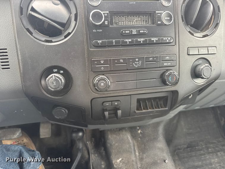 image for item FB7105 2016 Ford F250 Super Duty Ext. Cab pickup truck