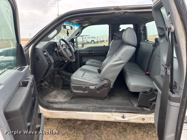 image for item FB7106 2016 Ford F250 Super Duty Ext. Cab pickup truck