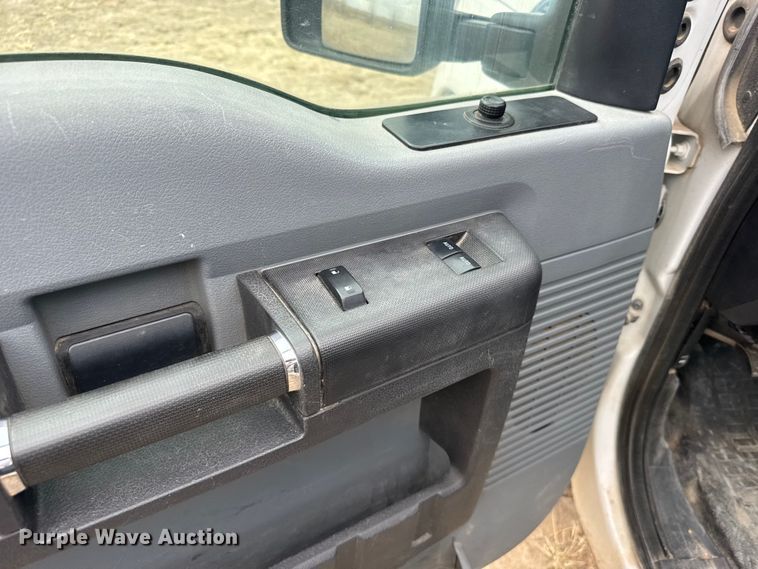 image for item FB7106 2016 Ford F250 Super Duty Ext. Cab pickup truck