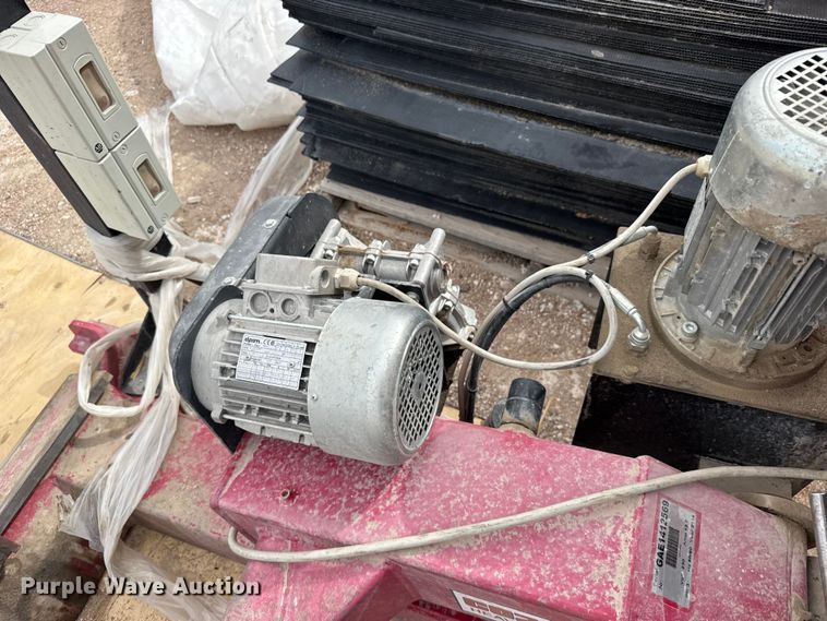 image for item FB7110 2014 Coats CHD-4730 Semi tire changer