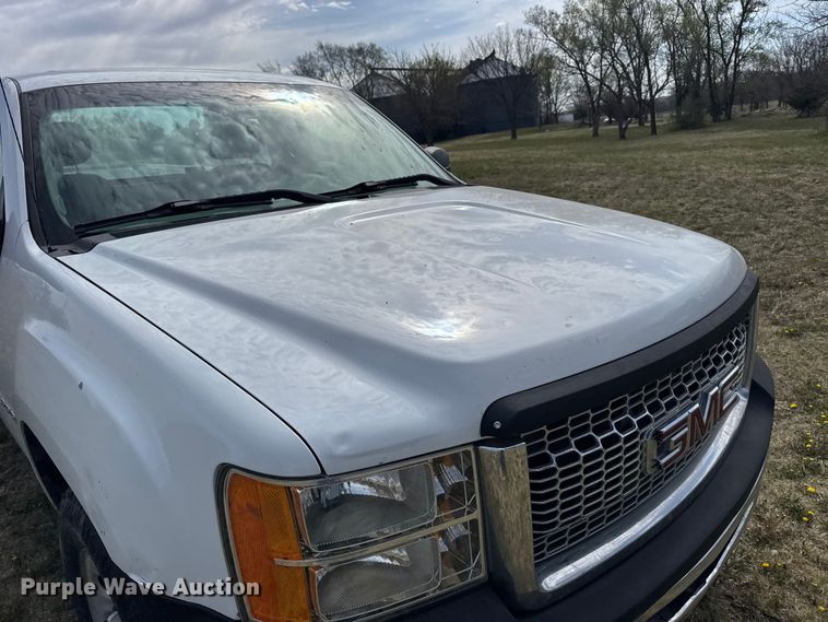 image for item FB7137 2010 GMC Sierra 1500 pickup truck