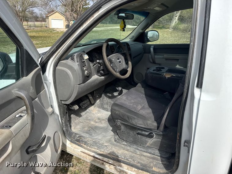 image for item FB7137 2010 GMC Sierra 1500 pickup truck
