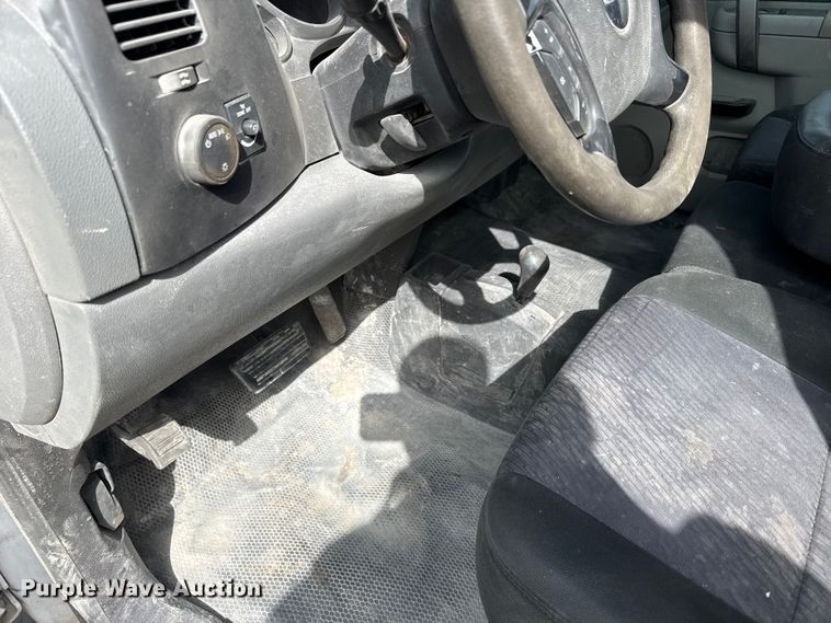 image for item FB7137 2010 GMC Sierra 1500 pickup truck