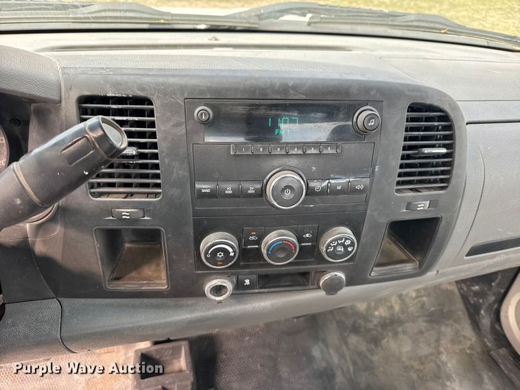 image for item FB7137 2010 GMC Sierra 1500 pickup truck