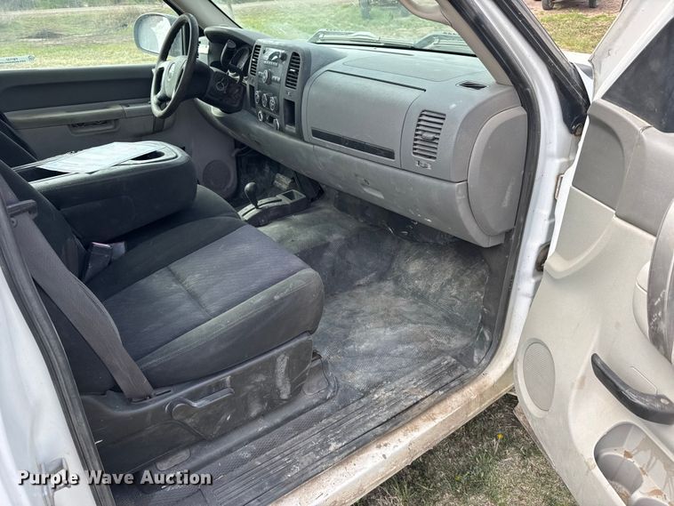image for item FB7137 2010 GMC Sierra 1500 pickup truck