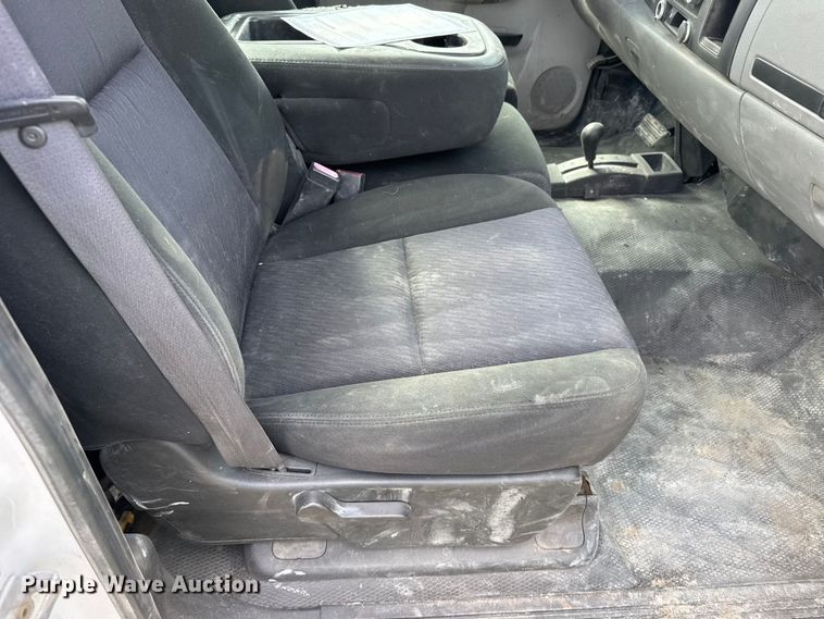 image for item FB7137 2010 GMC Sierra 1500 pickup truck