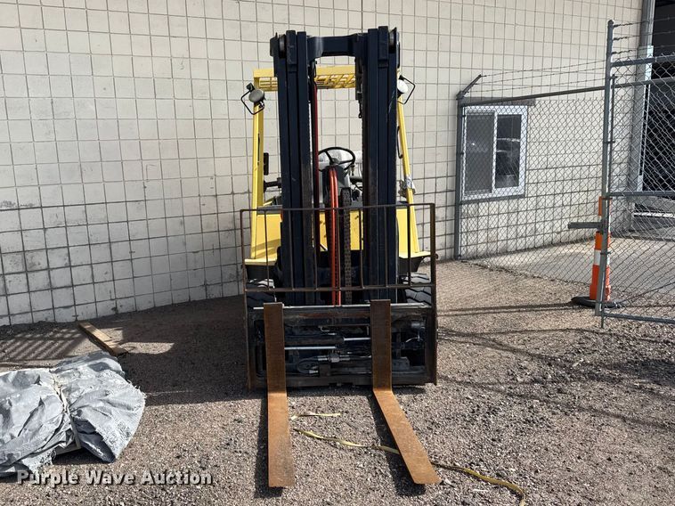 image for item FB7144 2005 Hyster 90 forklift