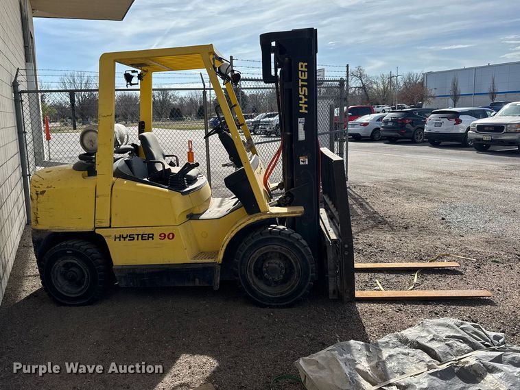 image for item FB7144 2005 Hyster 90 forklift