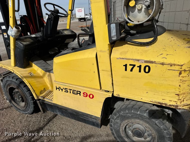 image for item FB7144 2005 Hyster 90 forklift