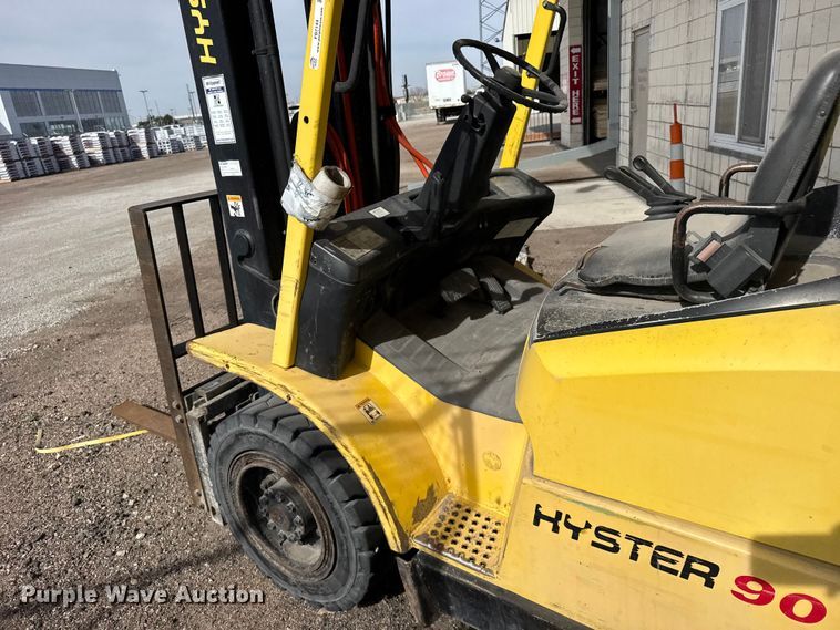 image for item FB7144 2005 Hyster 90 forklift