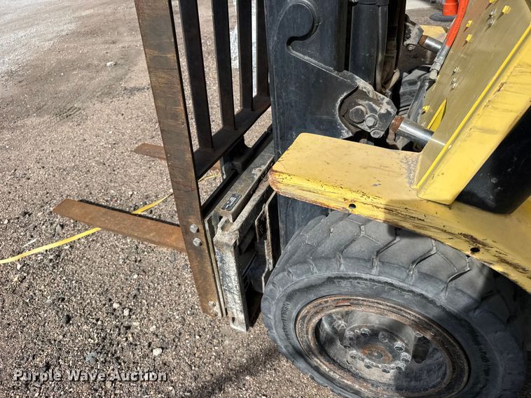 image for item FB7144 2005 Hyster 90 forklift