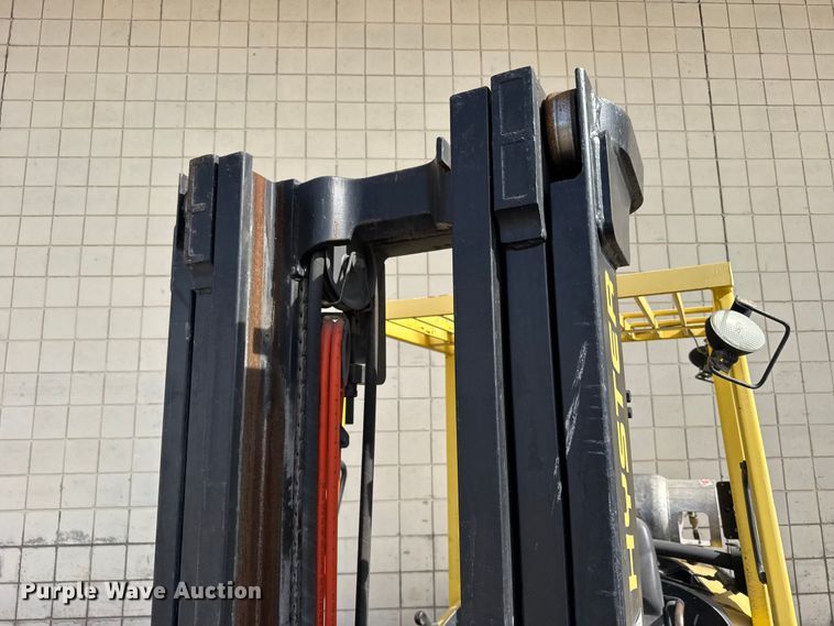 image for item FB7144 2005 Hyster 90 forklift