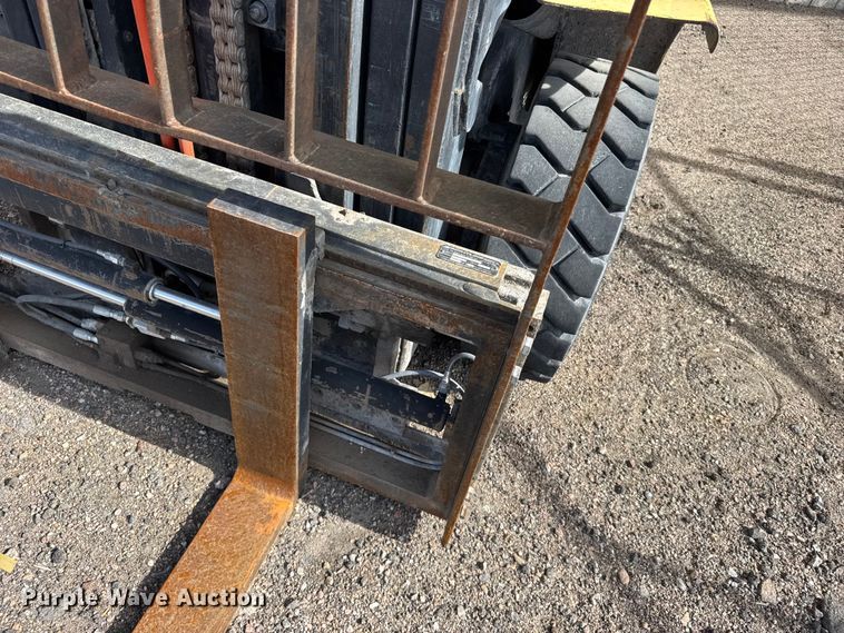 image for item FB7144 2005 Hyster 90 forklift