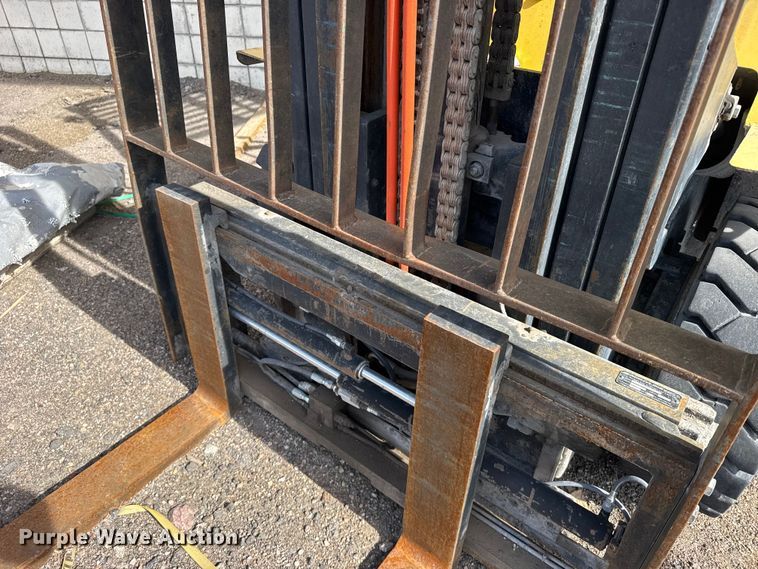 image for item FB7144 2005 Hyster 90 forklift