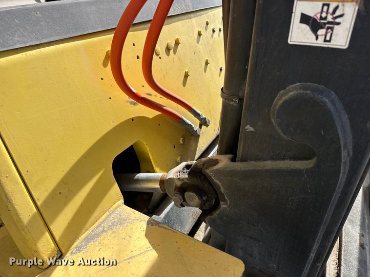 image for item FB7144 2005 Hyster 90 forklift
