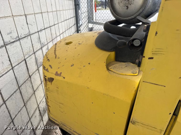 image for item FB7144 2005 Hyster 90 forklift