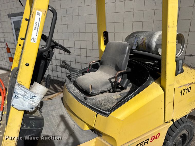 image for item FB7144 2005 Hyster 90 forklift