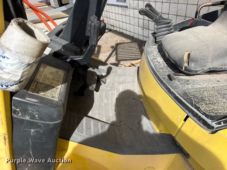 image for item FB7144 2005 Hyster 90 forklift