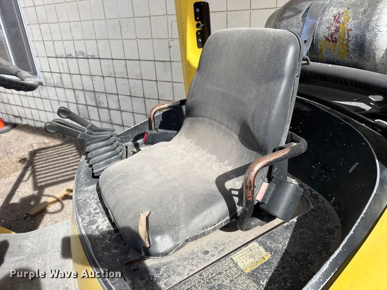 image for item FB7144 2005 Hyster 90 forklift