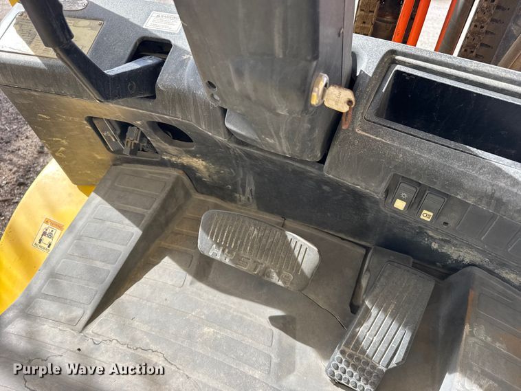 image for item FB7144 2005 Hyster 90 forklift