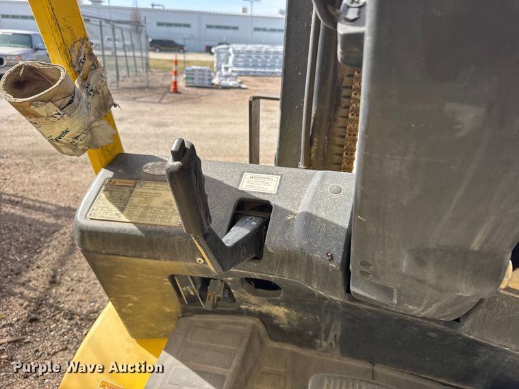 image for item FB7144 2005 Hyster 90 forklift