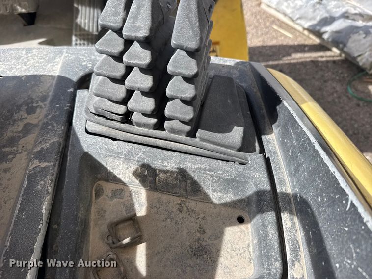 image for item FB7144 2005 Hyster 90 forklift