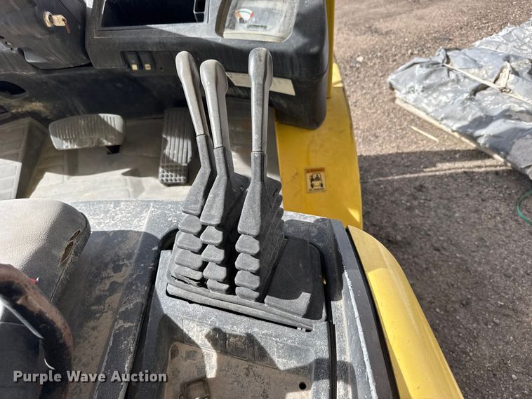 image for item FB7144 2005 Hyster 90 forklift