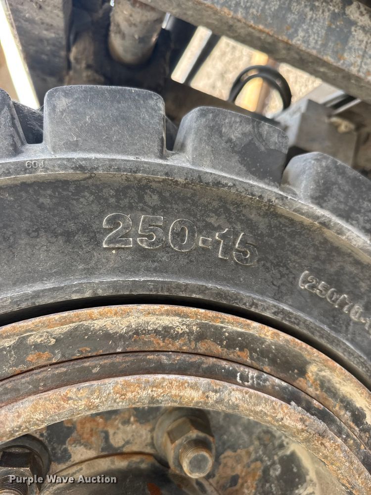 image for item FB7144 2005 Hyster 90 forklift