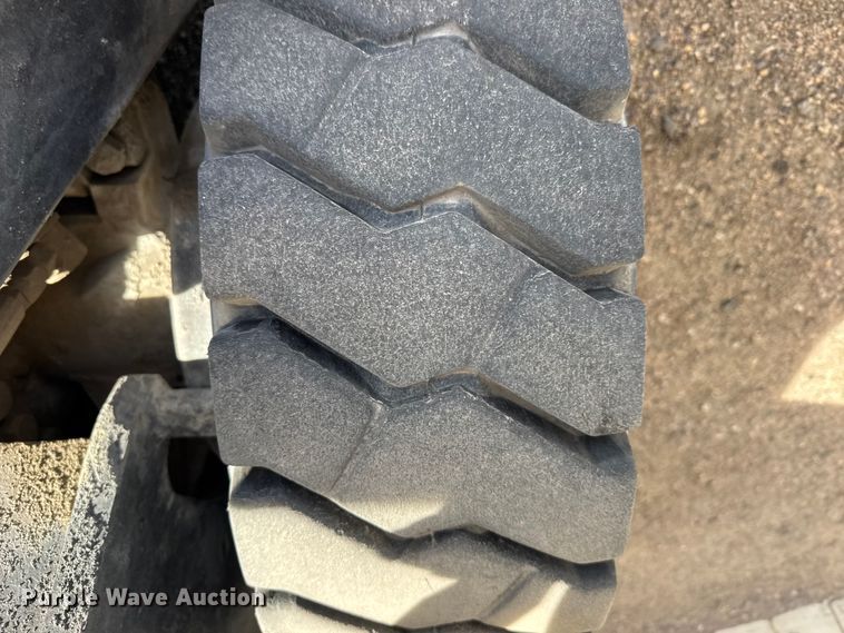 image for item FB7144 2005 Hyster 90 forklift
