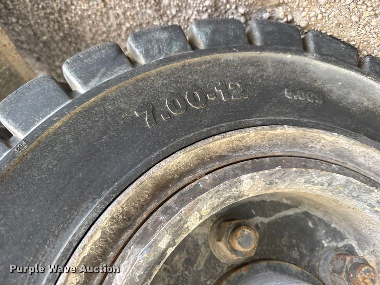 image for item FB7144 2005 Hyster 90 forklift