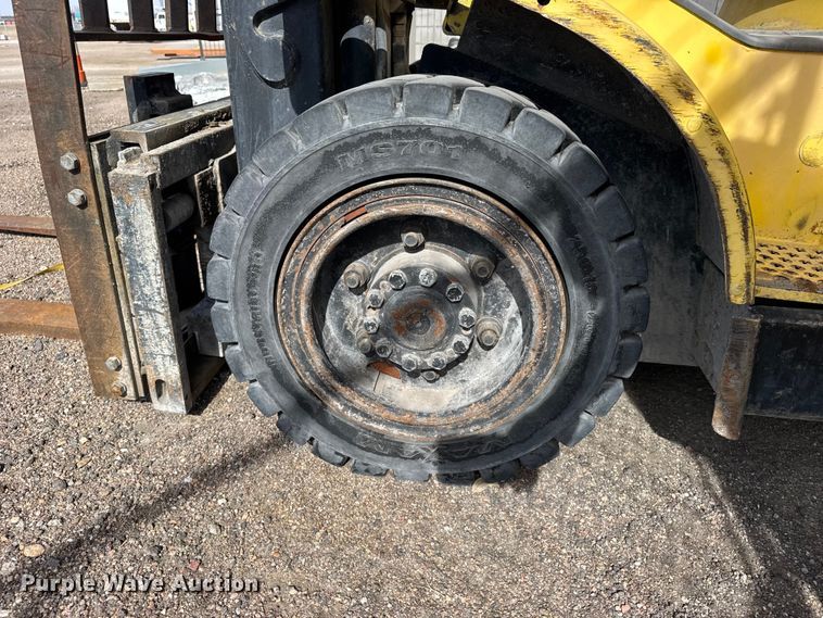 image for item FB7144 2005 Hyster 90 forklift