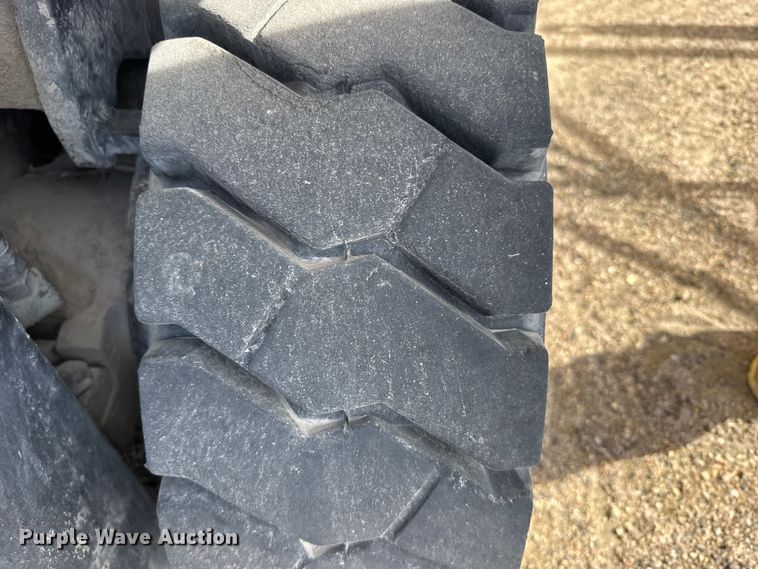image for item FB7144 2005 Hyster 90 forklift