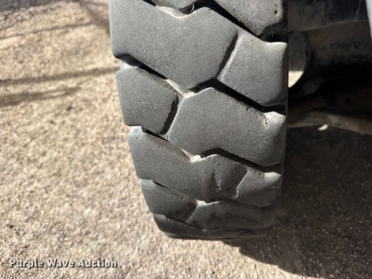 image for item FB7144 2005 Hyster 90 forklift