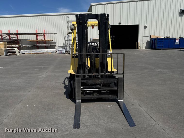image for item FB7146 2005 Hyster 80 forklift