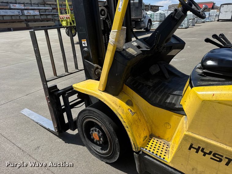 image for item FB7146 2005 Hyster 80 forklift