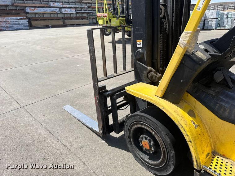 image for item FB7146 2005 Hyster 80 forklift