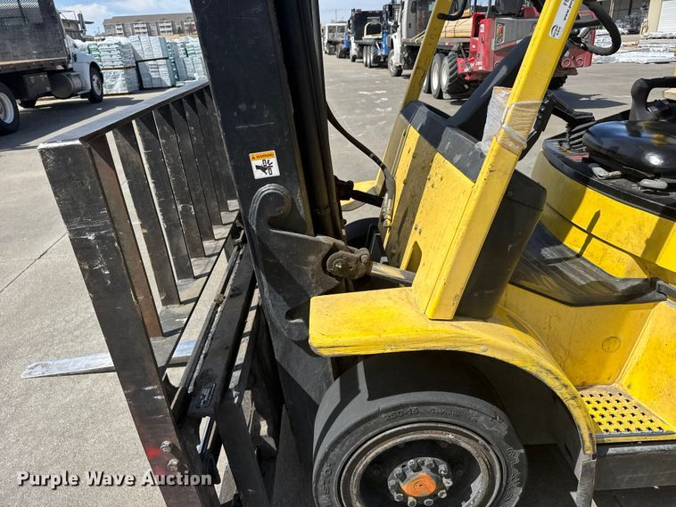 image for item FB7146 2005 Hyster 80 forklift