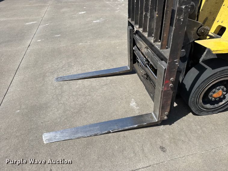 image for item FB7146 2005 Hyster 80 forklift