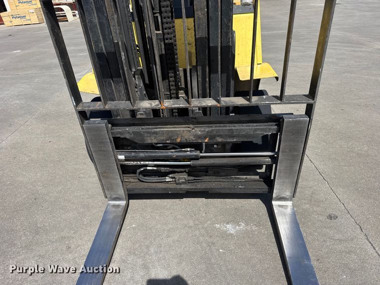 image for item FB7146 2005 Hyster 80 forklift