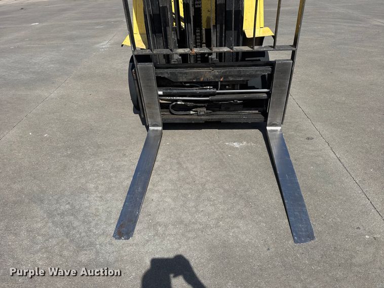 image for item FB7146 2005 Hyster 80 forklift