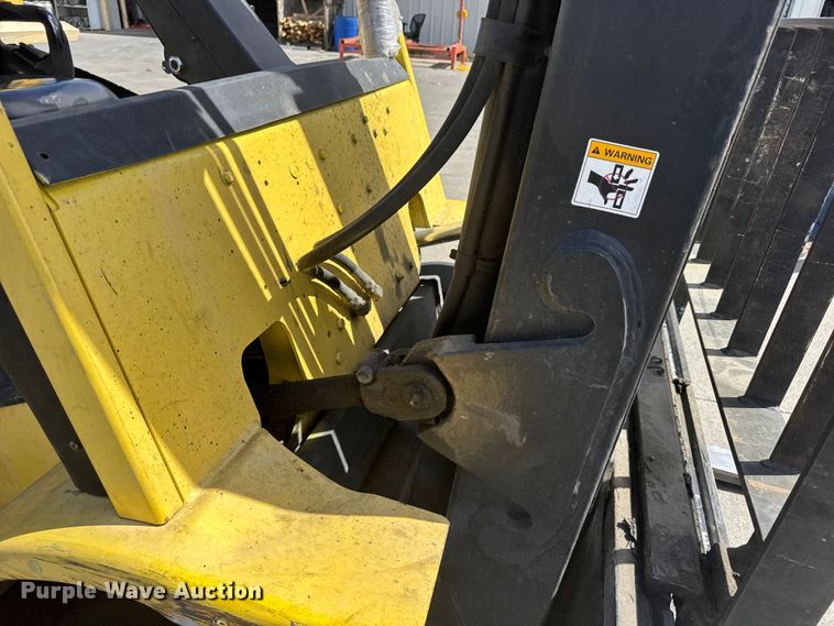 image for item FB7146 2005 Hyster 80 forklift
