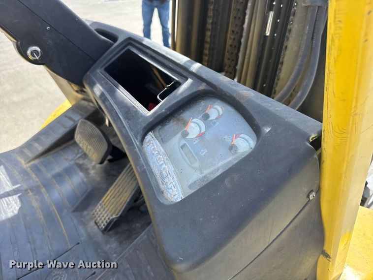 image for item FB7146 2005 Hyster 80 forklift