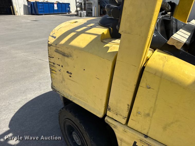 image for item FB7146 2005 Hyster 80 forklift