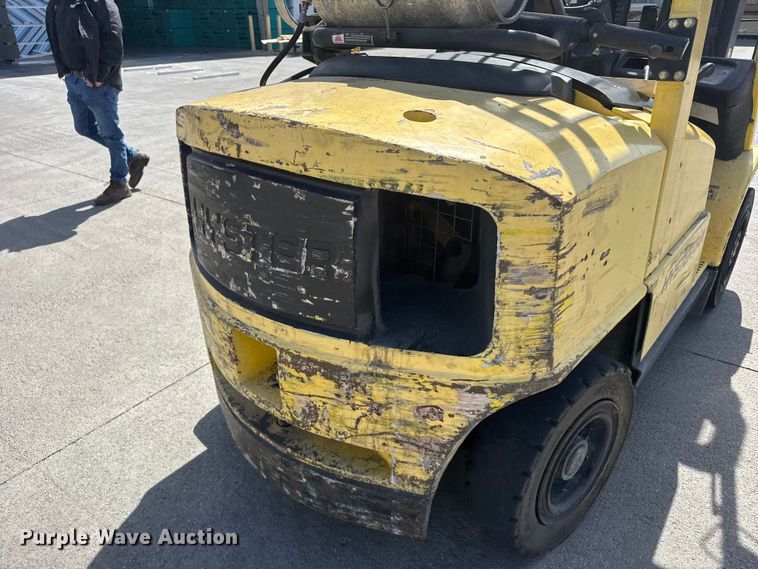 image for item FB7146 2005 Hyster 80 forklift