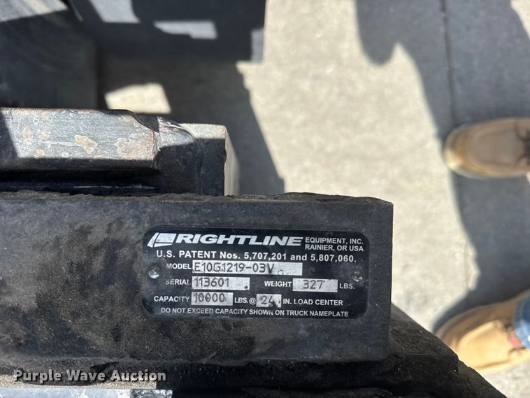 image for item FB7146 2005 Hyster 80 forklift