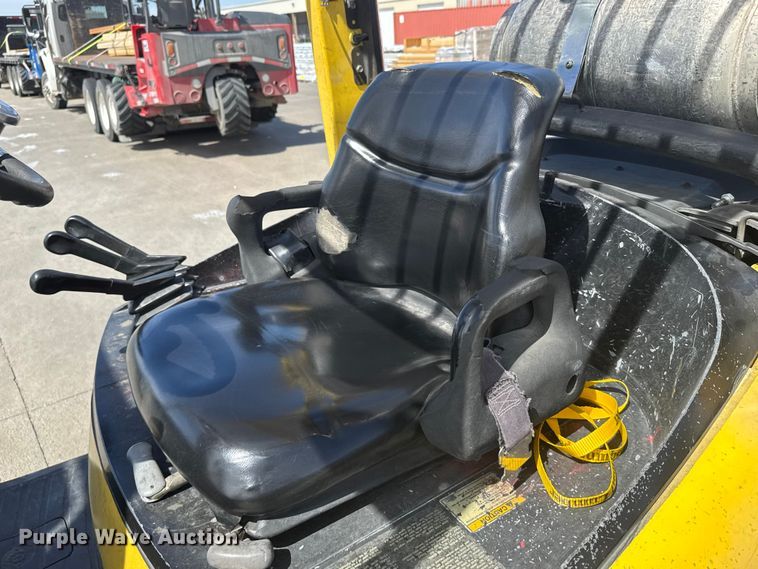 image for item FB7146 2005 Hyster 80 forklift