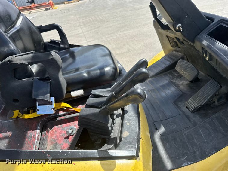 image for item FB7146 2005 Hyster 80 forklift
