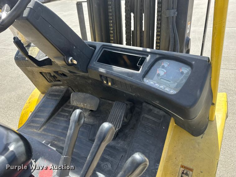image for item FB7146 2005 Hyster 80 forklift