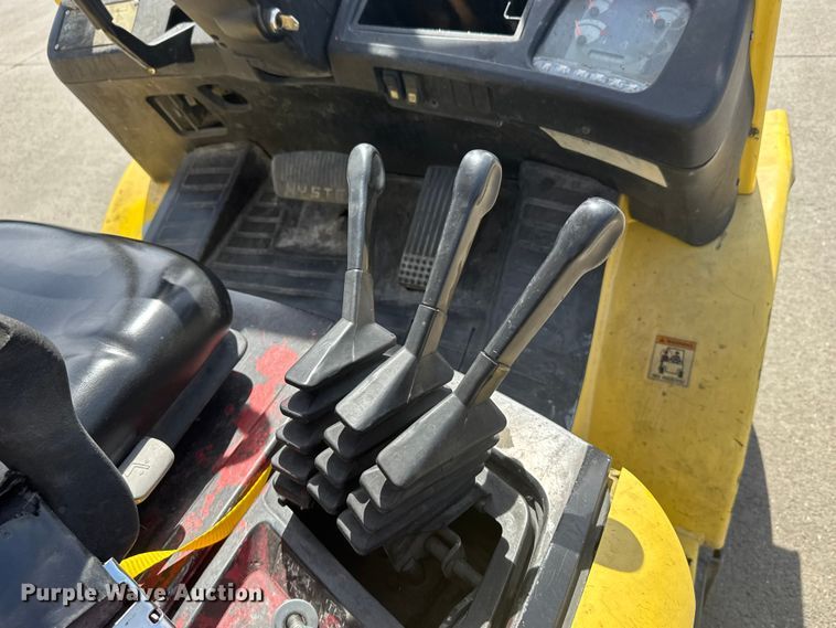 image for item FB7146 2005 Hyster 80 forklift